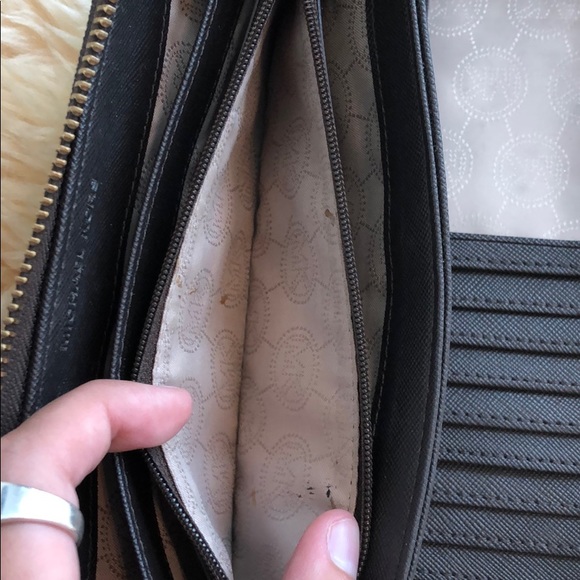 Authentic Michael Kors Logo Continental Wristlet - Picture 8 of 8